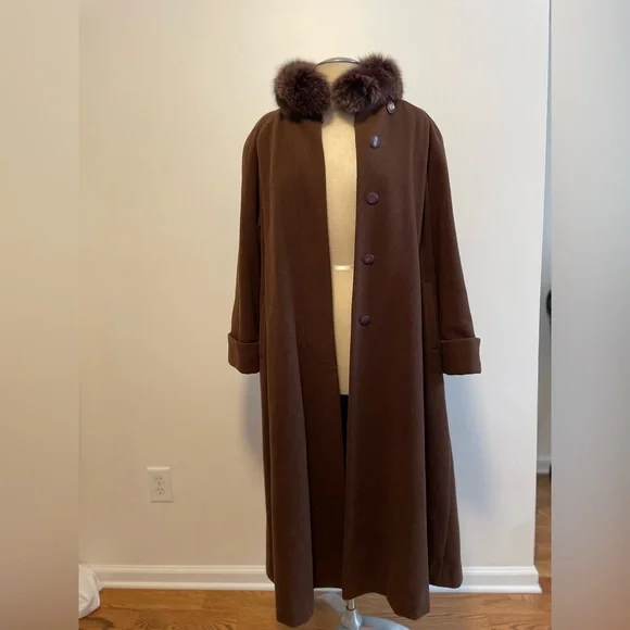 Vintage Wool Coat with Fur neck lining - Picture 2 of 12